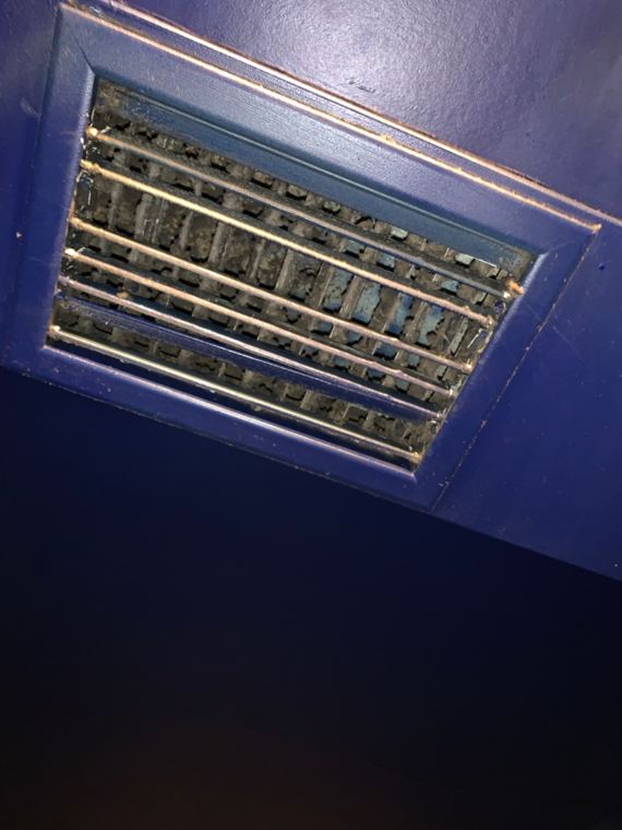 Решётки в 3 зале грязные — снимок 2